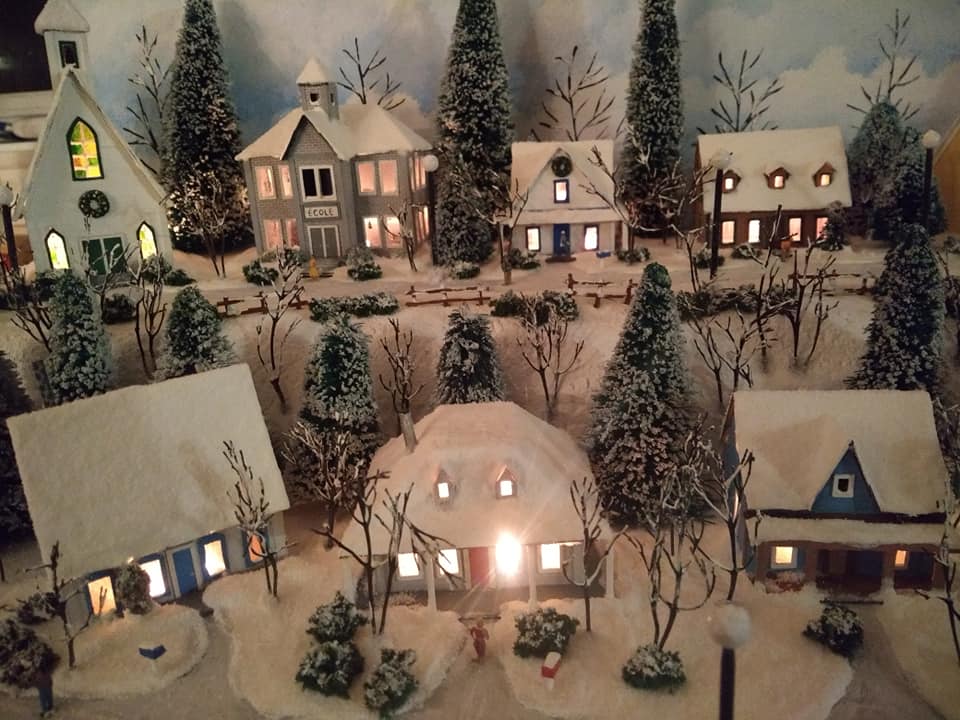 Découvrez cet incroyable village de Noël miniature - PL Cloutier